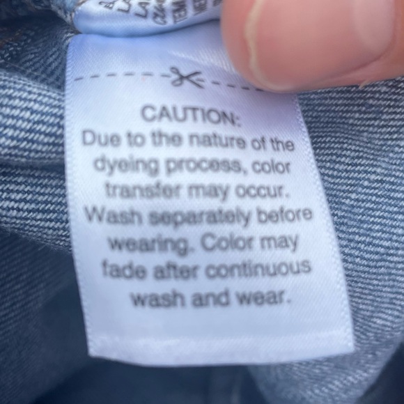 Universal Thread distressed blue jean shorts / size 2/26 / Excellent condition - Picture 16 of 16